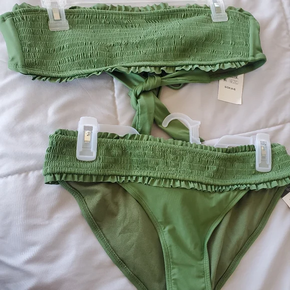Green Bathing suit🩱 🛁 - Picture 1 of 7
